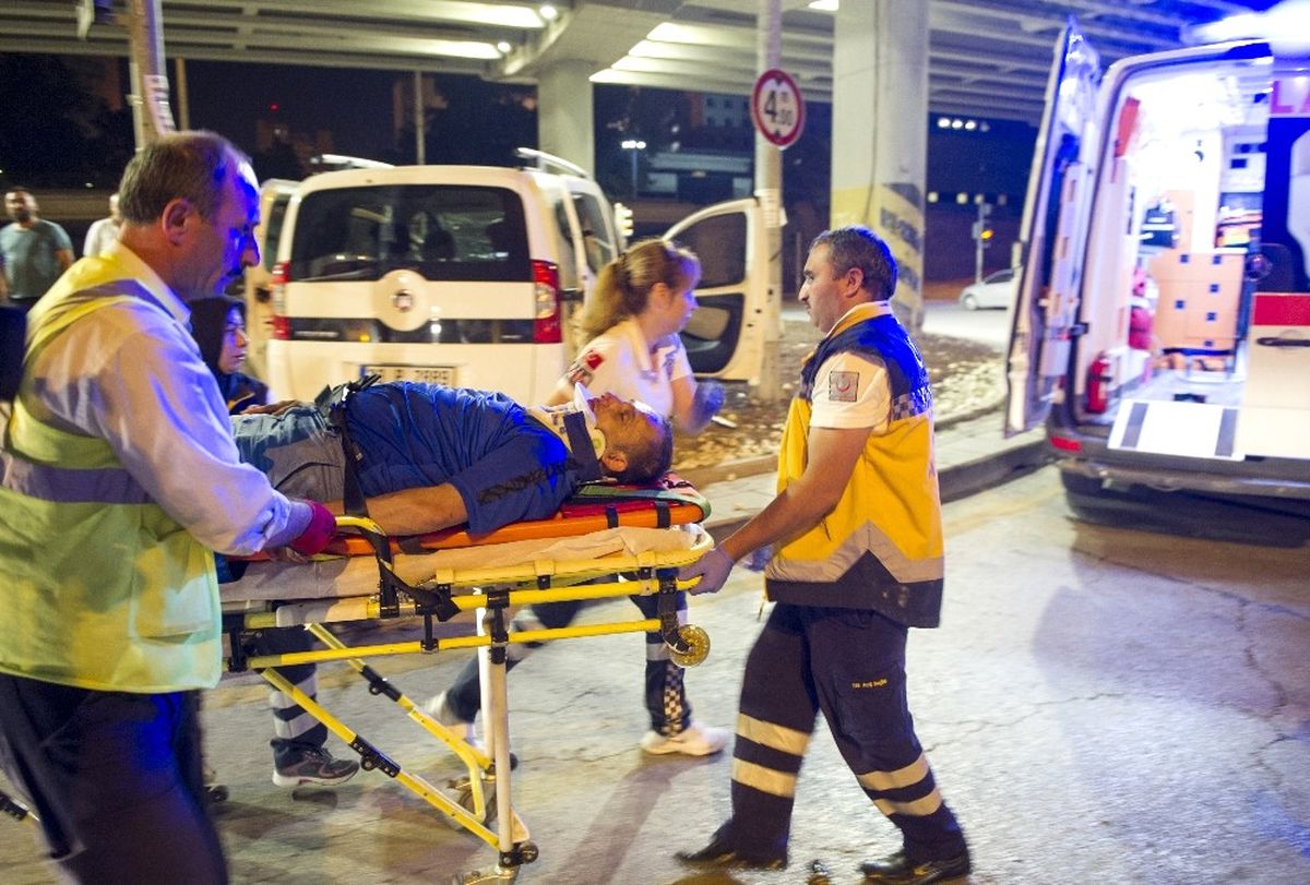 Alkollü Sürücü Aracıyla Kavşağa Çıktı: 2 Yaralı