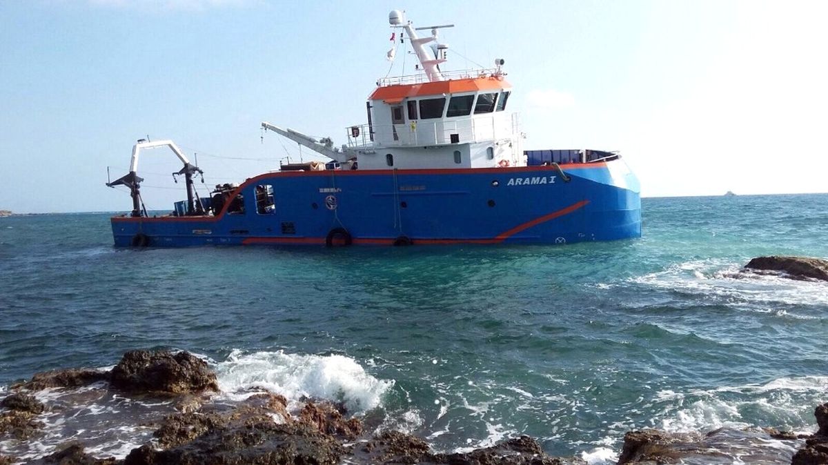 Araştırma Gemisi İskenderun Açıklarında Karaya Oturdu