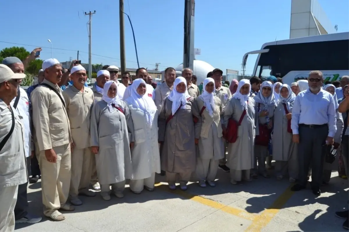 Ayvalık Hacı Adaylarını Uğurladı