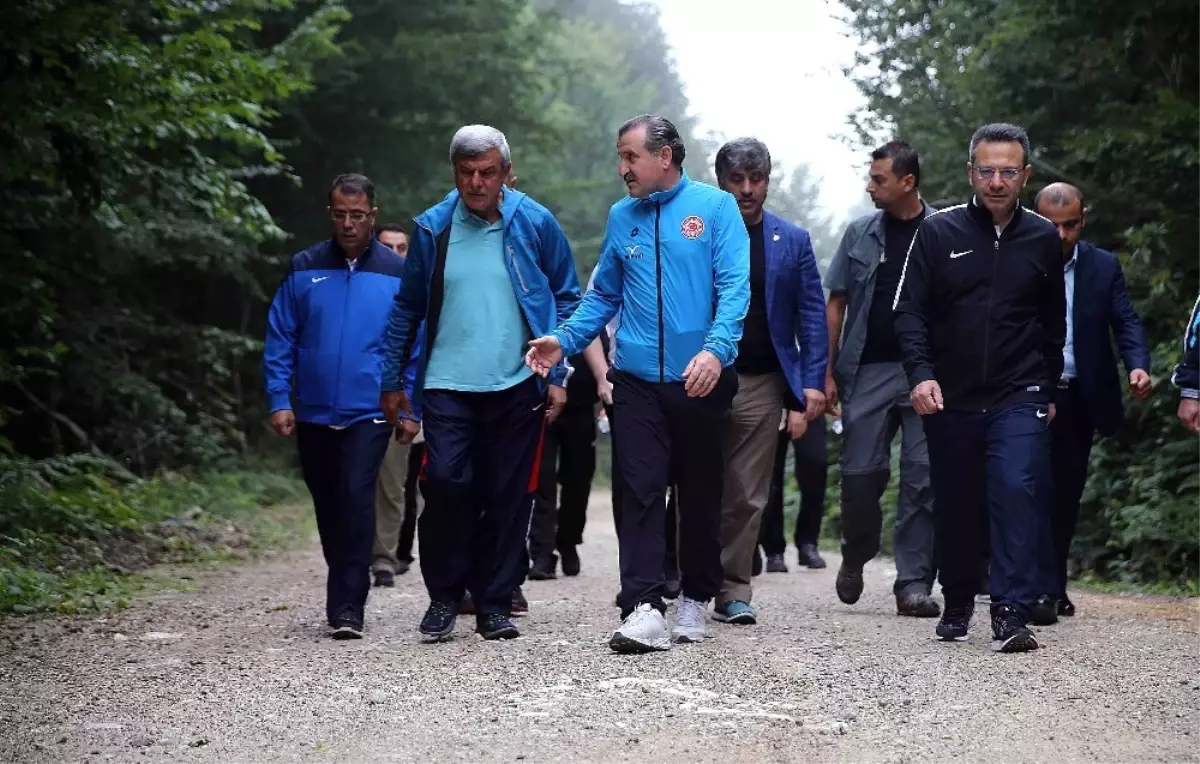 Bakan Bak, Diriliş Kampında Çocuklar Gibi Eğlendi