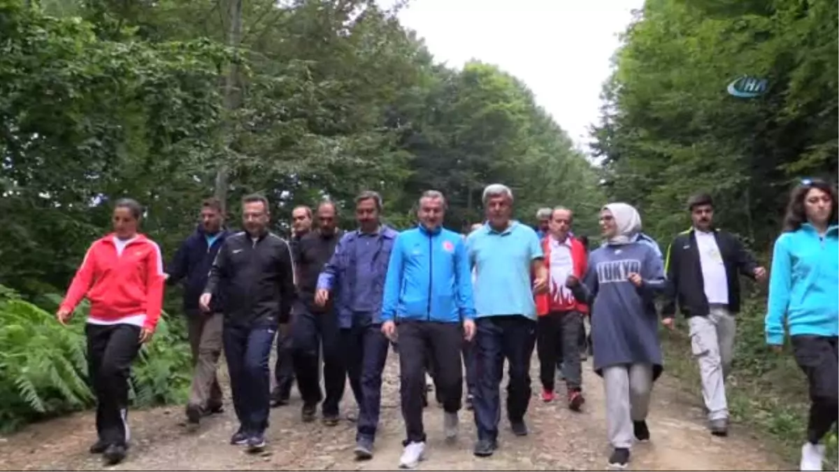 Bakan Bak, Diriliş Kampında Çocuklar Gibi Eğlendi