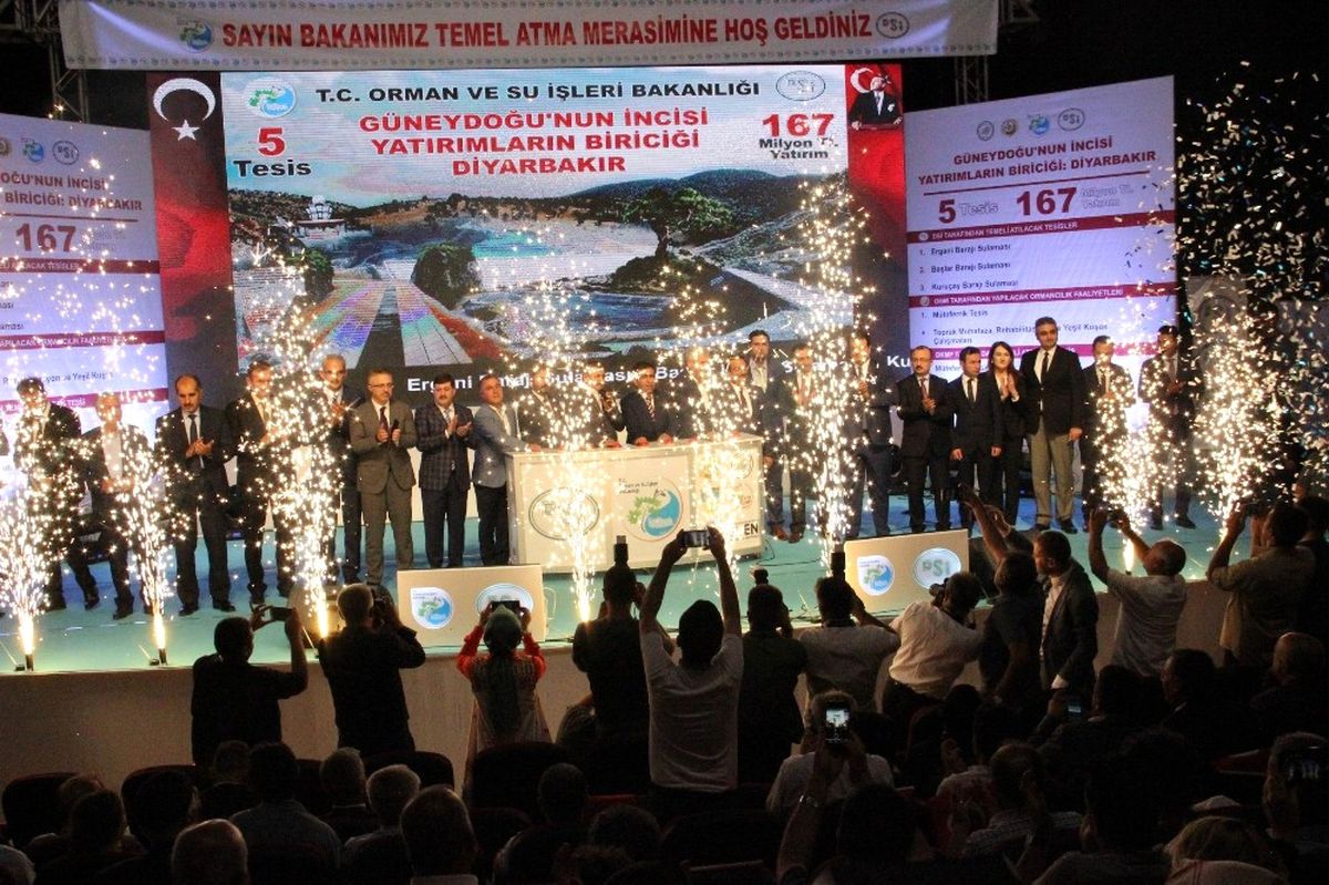 Bakan Eroğlu, Diyarbakır\'da 5 Tesisin Temel Atma Törenine Katıldı