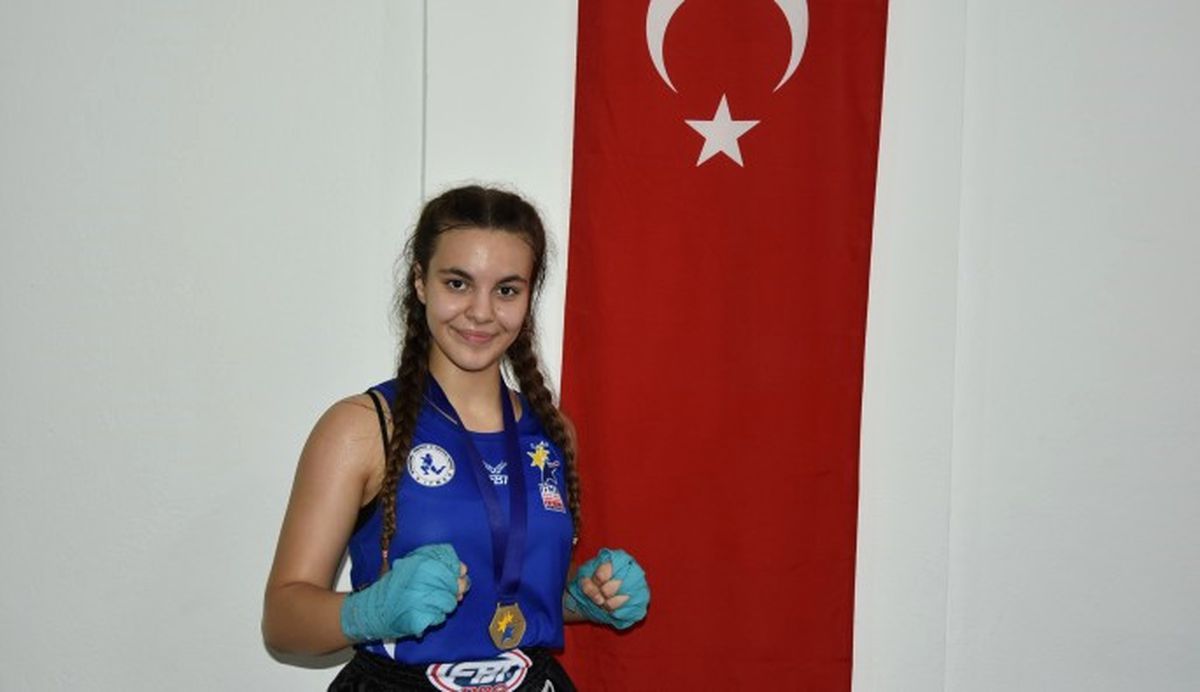 Başarılı Sporcular Altınla Ödüllendirildi