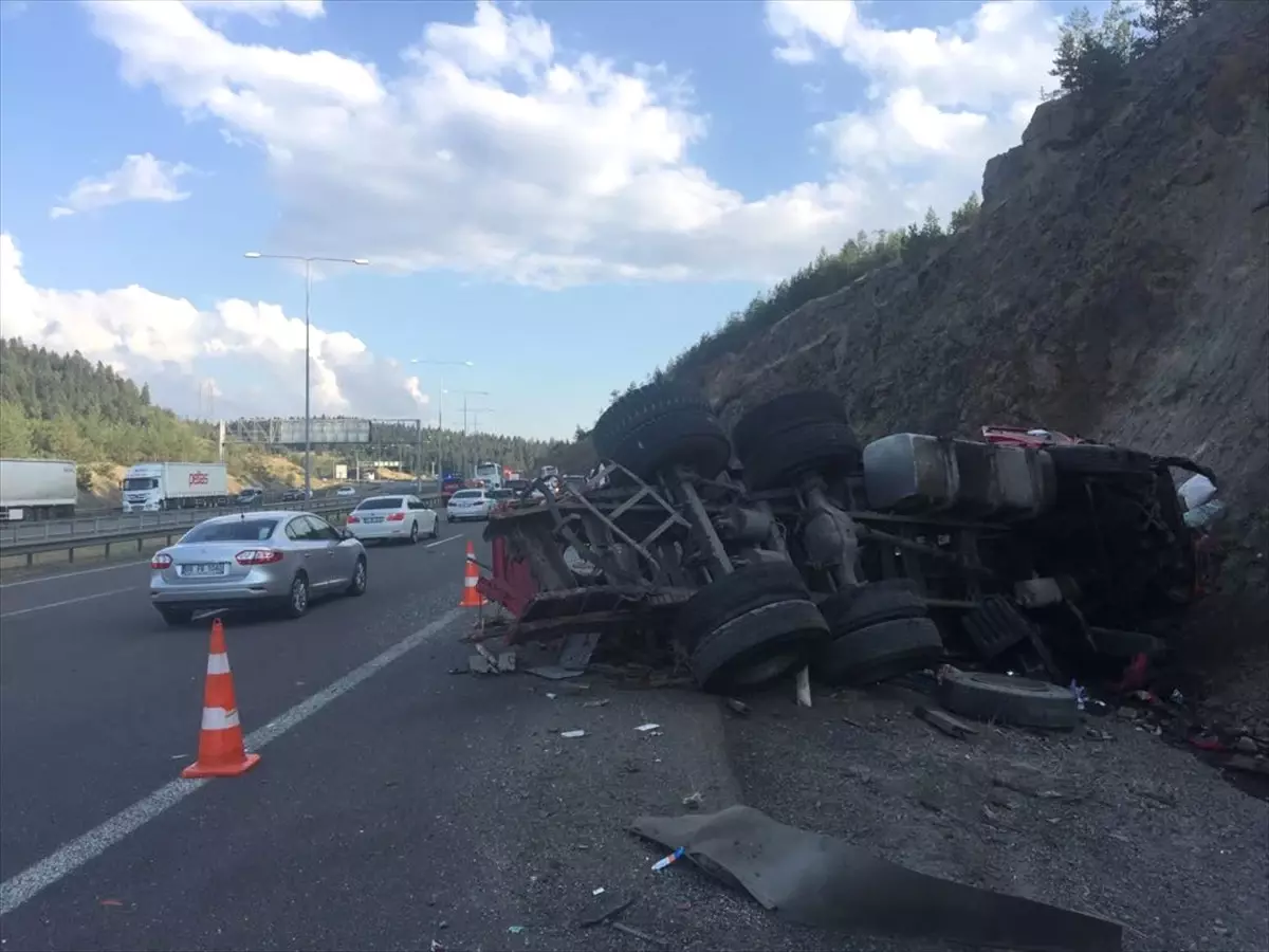 Bolu\'da Trafik Kazası: 1 Ölü, 21 Yaralı