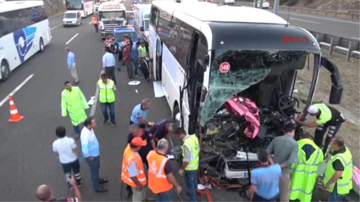 Bolu Yolcu Otobüsüyle Kamyon Çarpıştı 1 Ölü, 21 Yaralı