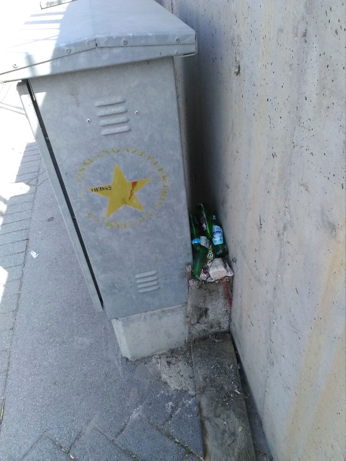 Çöplük Gibi Kullanılan Duvarlar