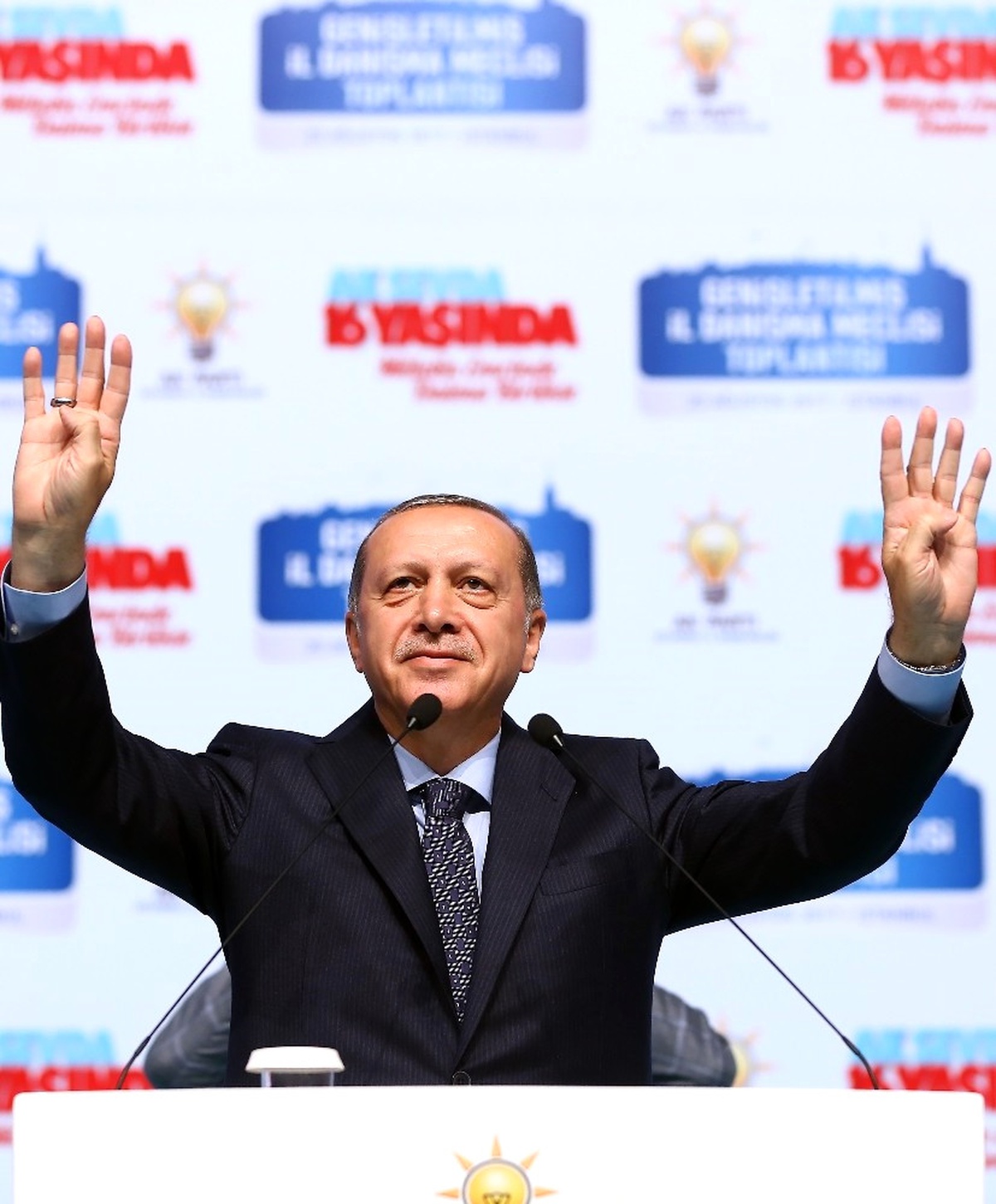 Cumhurbaşkanı Erdoğan Haliç Kongre Merkezi\'nde Partililere Hitap Ediyor