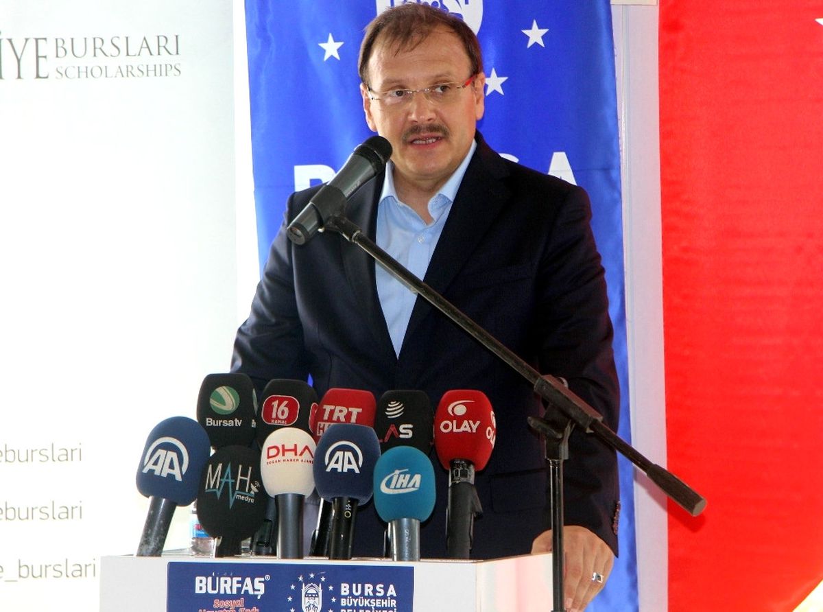 Kılıçdaroğlu\'nu Eleştirdi: Birisi Ona Cimcik Atsın