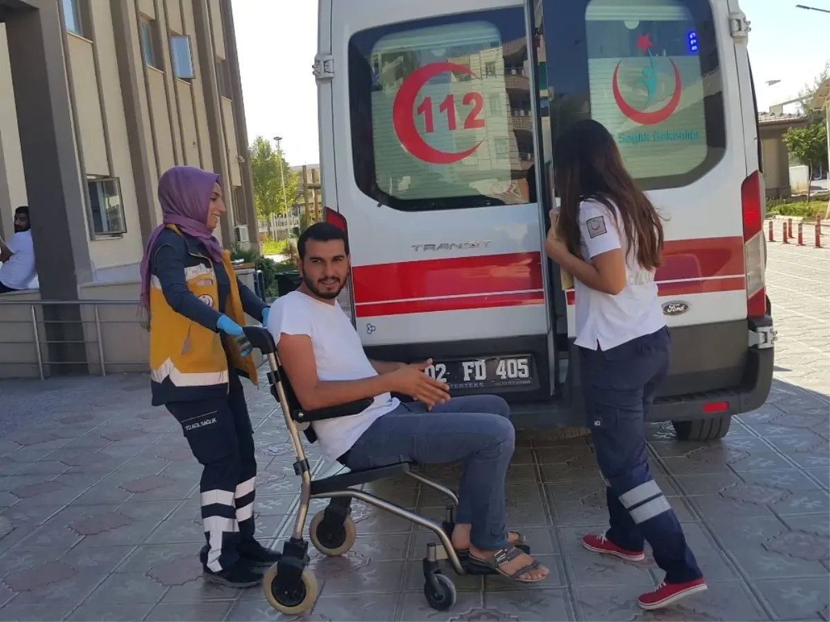 Minibüs Şarampole Yuvarlandı: 4 Yaralı