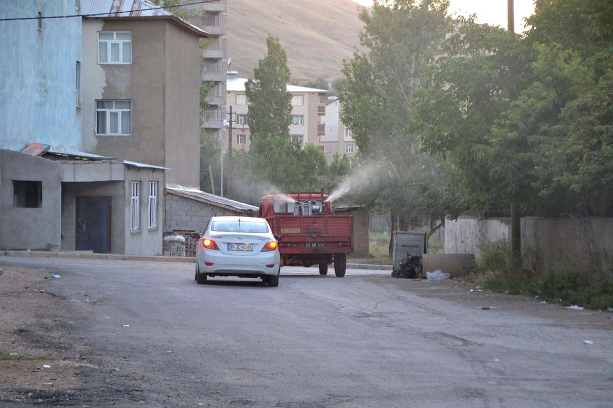 Muş\'ta İlaçlama Çalışmaları Devam Ediyor