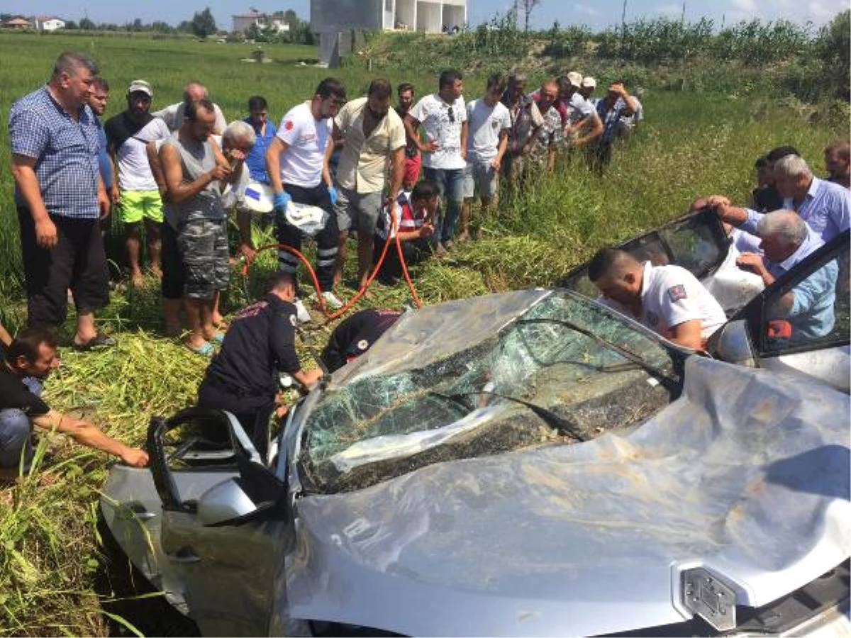 Samsun\'da Kamyonetle Çarpışan Otomobil Takla Attı: 2 Ölü, 3 Yaralı