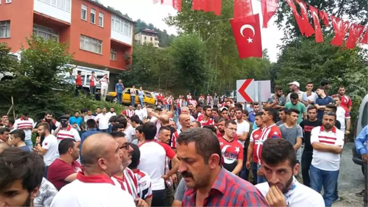 Samsunsporlu Taraftarlar, Eren Bülbül İçin Trabzon\'a Gitti