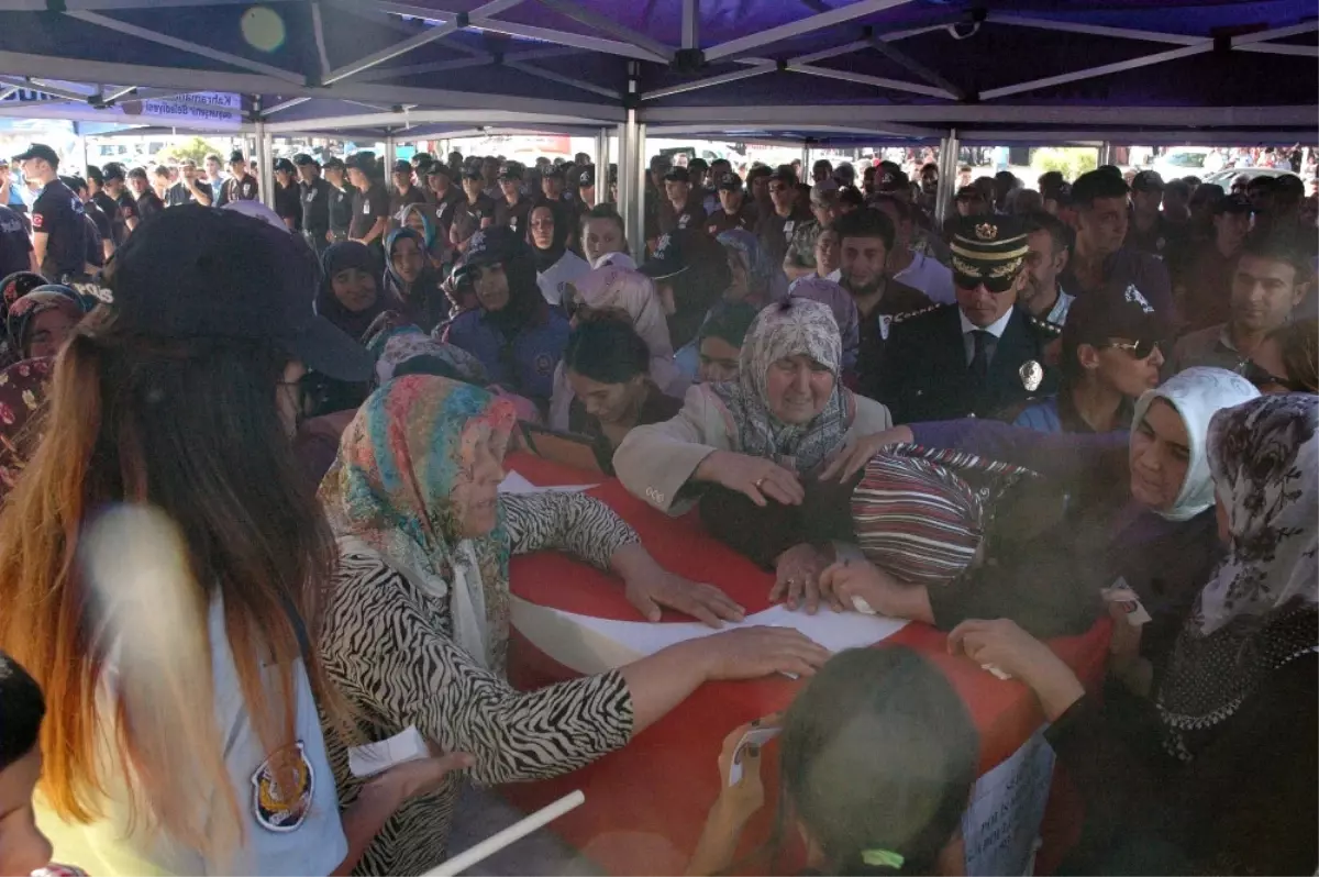 Şehidin Kız Kardeşleri: Abi Ne Olur Geri Gel