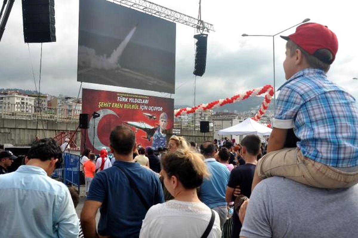 Türk Yıldızları, Trabzon\'da Eren Anısına Gösteri Yaptı