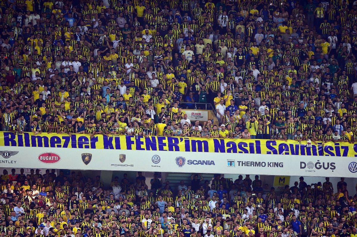 Volkan Demirel\'e Islıklı Protesto