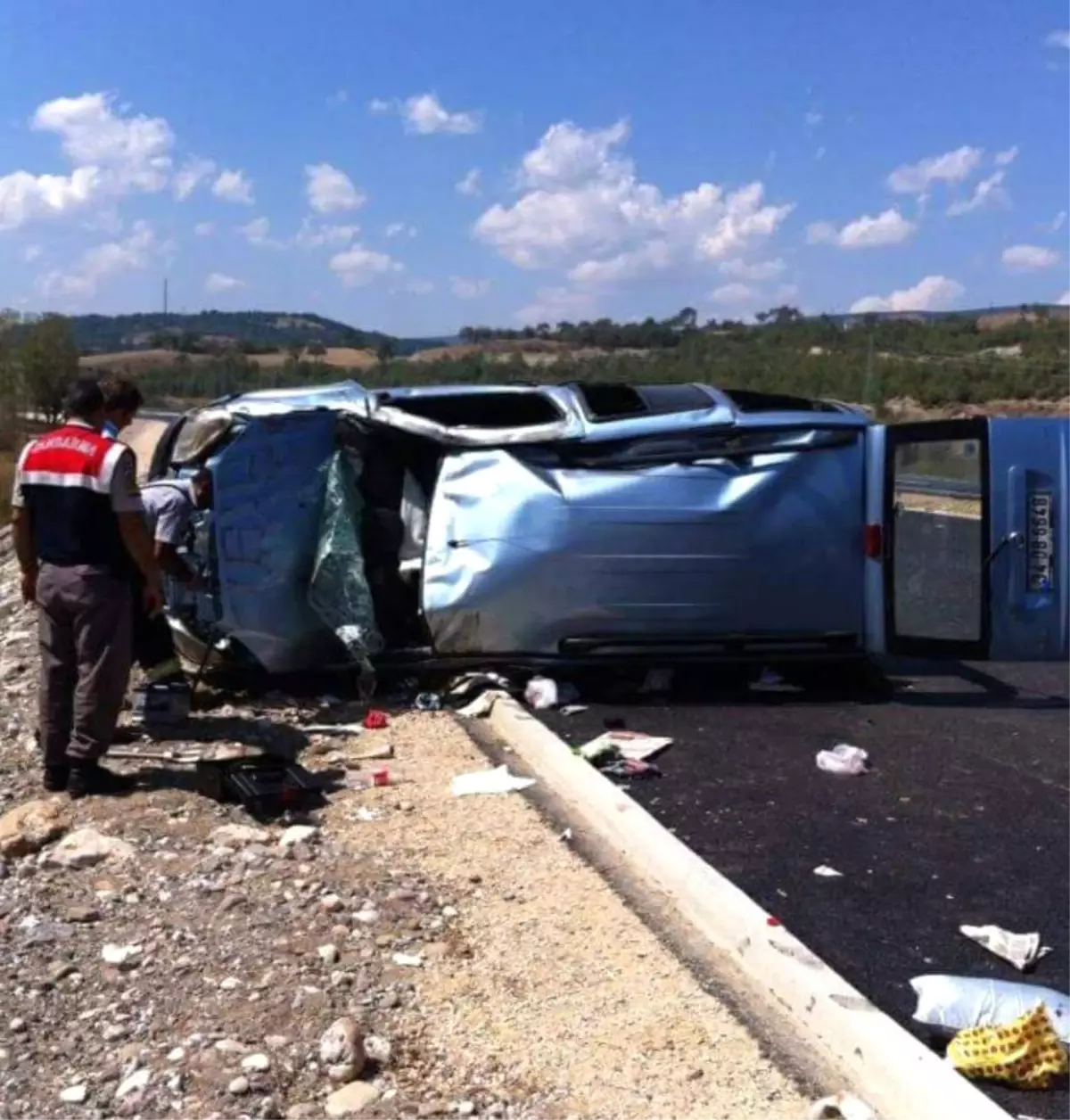 Yoldan Çıkan Otomobil Takla Attı: 5 Yaralı