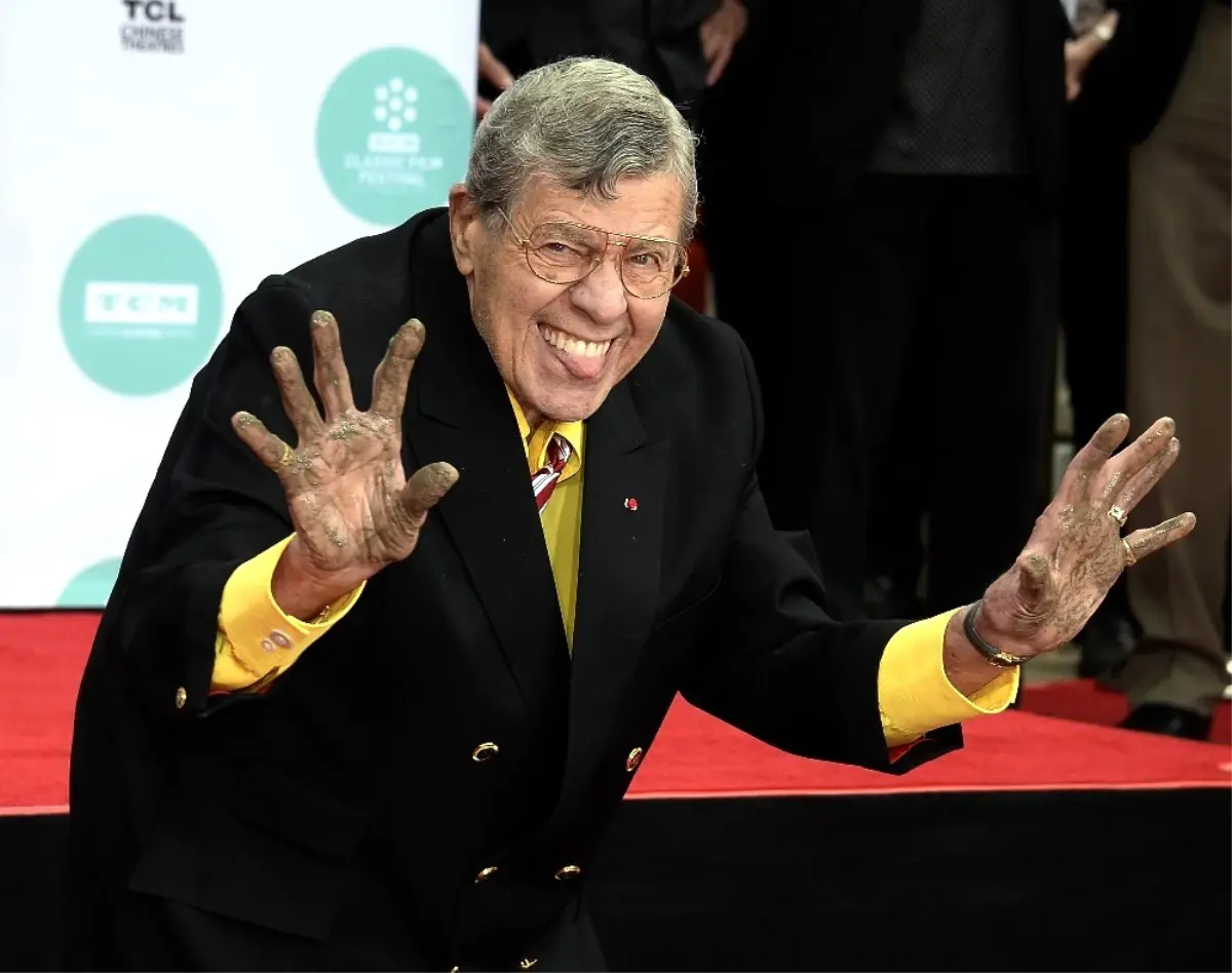 ABD\'li Ünlü Komedyen Jerry Lewis Hayatını Kaybetti