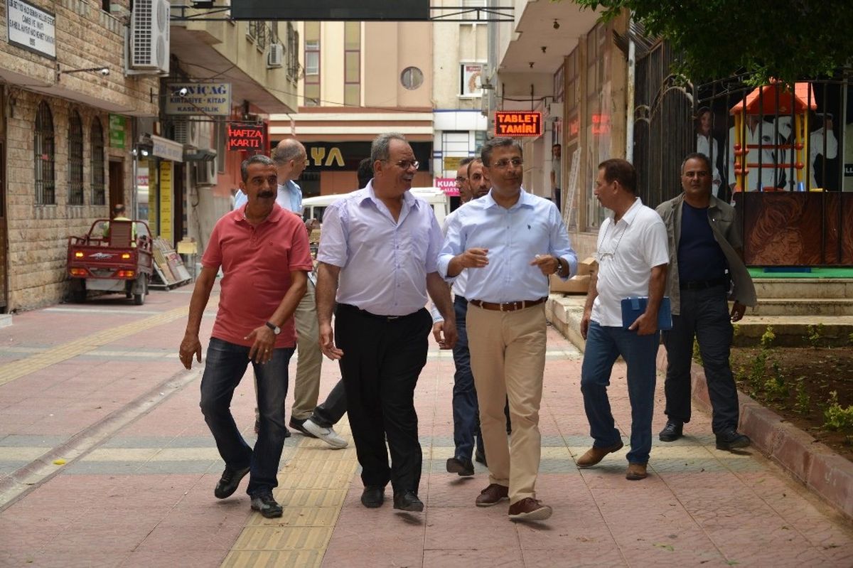 Akdeniz\'de 83 Bin Ton Asfalt, 72 Bin Metrekare Kilit Parke Çalışması Yapıldı