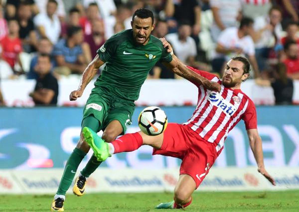 Antalyaspor\'da Zeki Yıldırım Sahalardan 1.5 Ay Uzak Kalacak