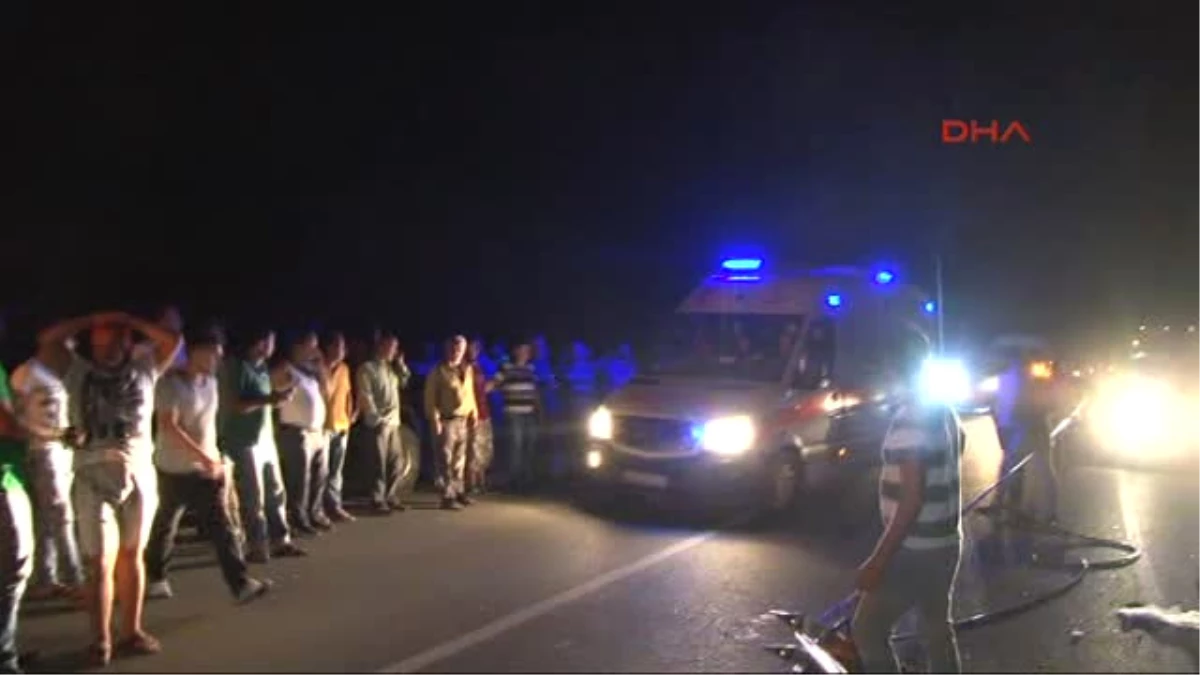Beykoz\'da Hafriyat Kamyonu ile Otomobil Çarpıştı: 2 Ölü, 1 Yaralı