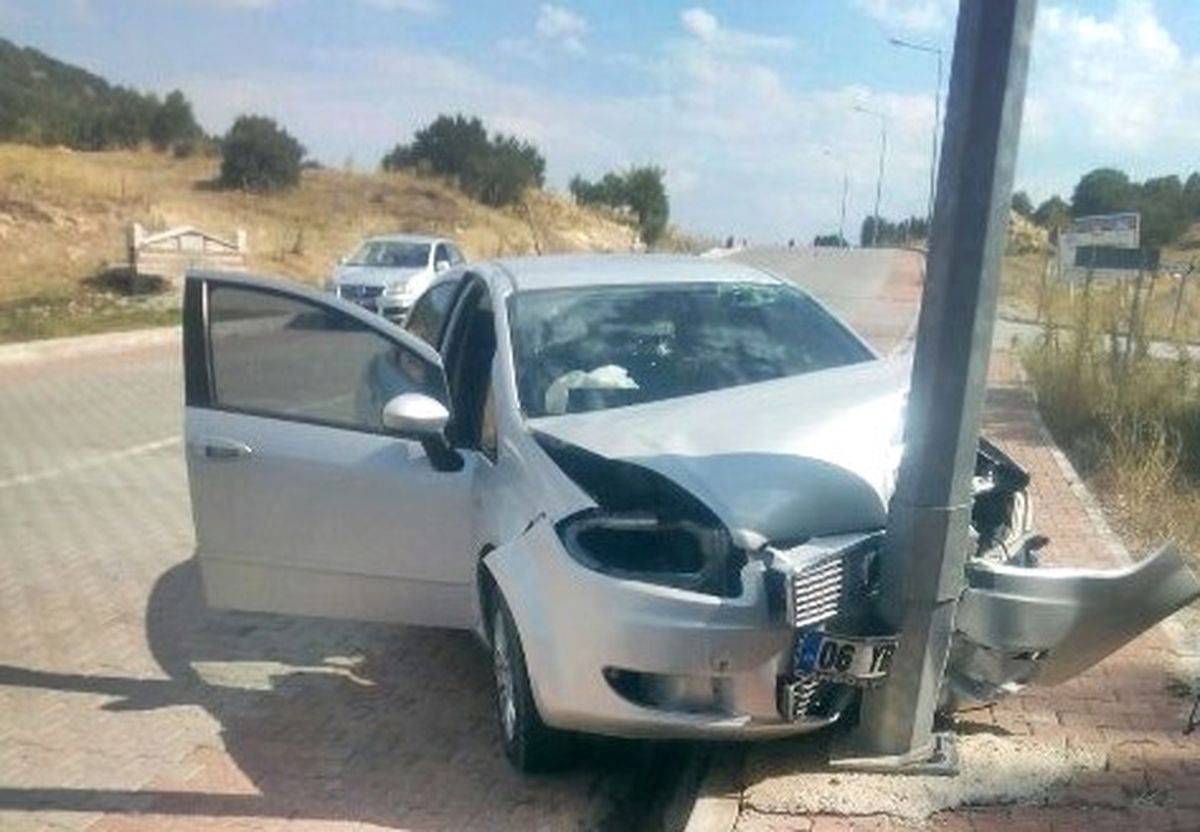 Çorum\'da Trafik Kazası: 2 Yaralı
