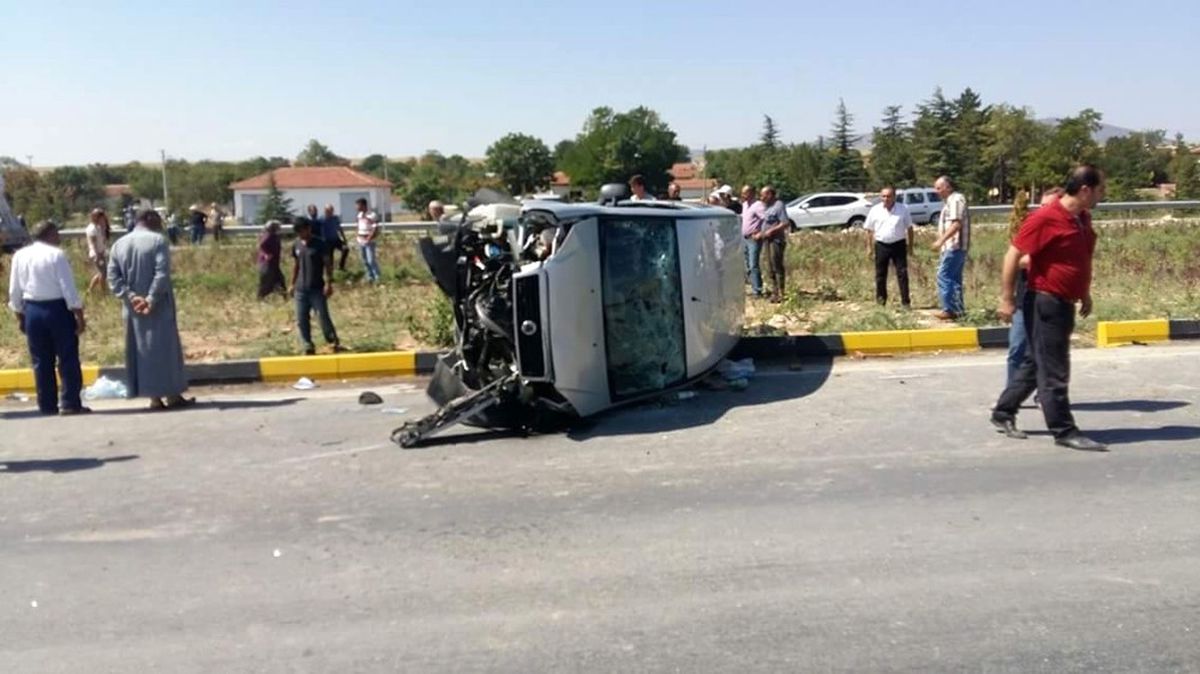 Devrilen Araçta Bulunan Yolcu Hayatını Kaybetti