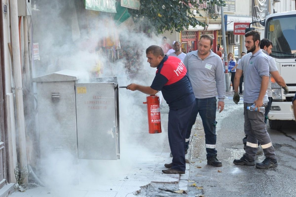 Elektrik Trafosundan Çıkan Duman Korkuttu
