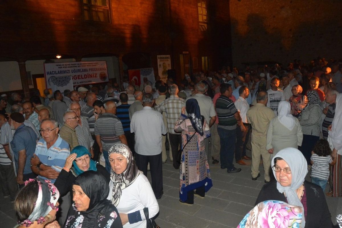 Hac Kafilesi Dualarla Uğurlandı