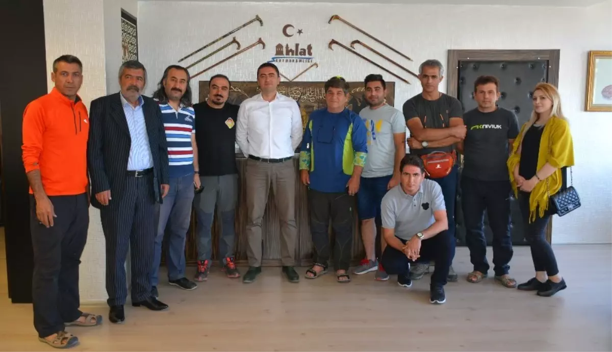 İranlı Paraşütçü Grubu Ahlat Semalarında Uçacak