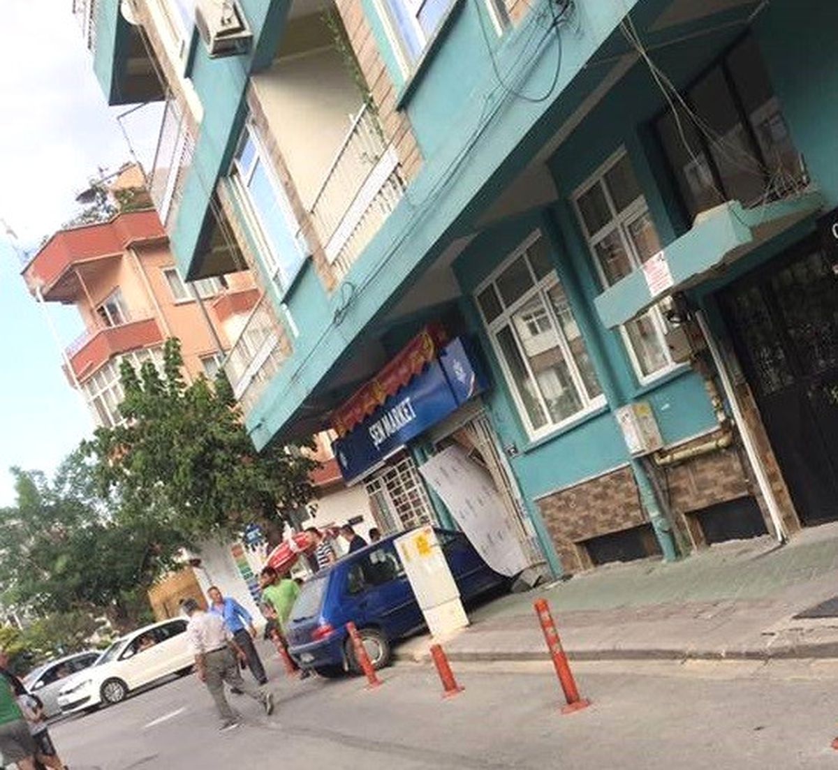 Köşeyi Dönemeden Markete Daldı