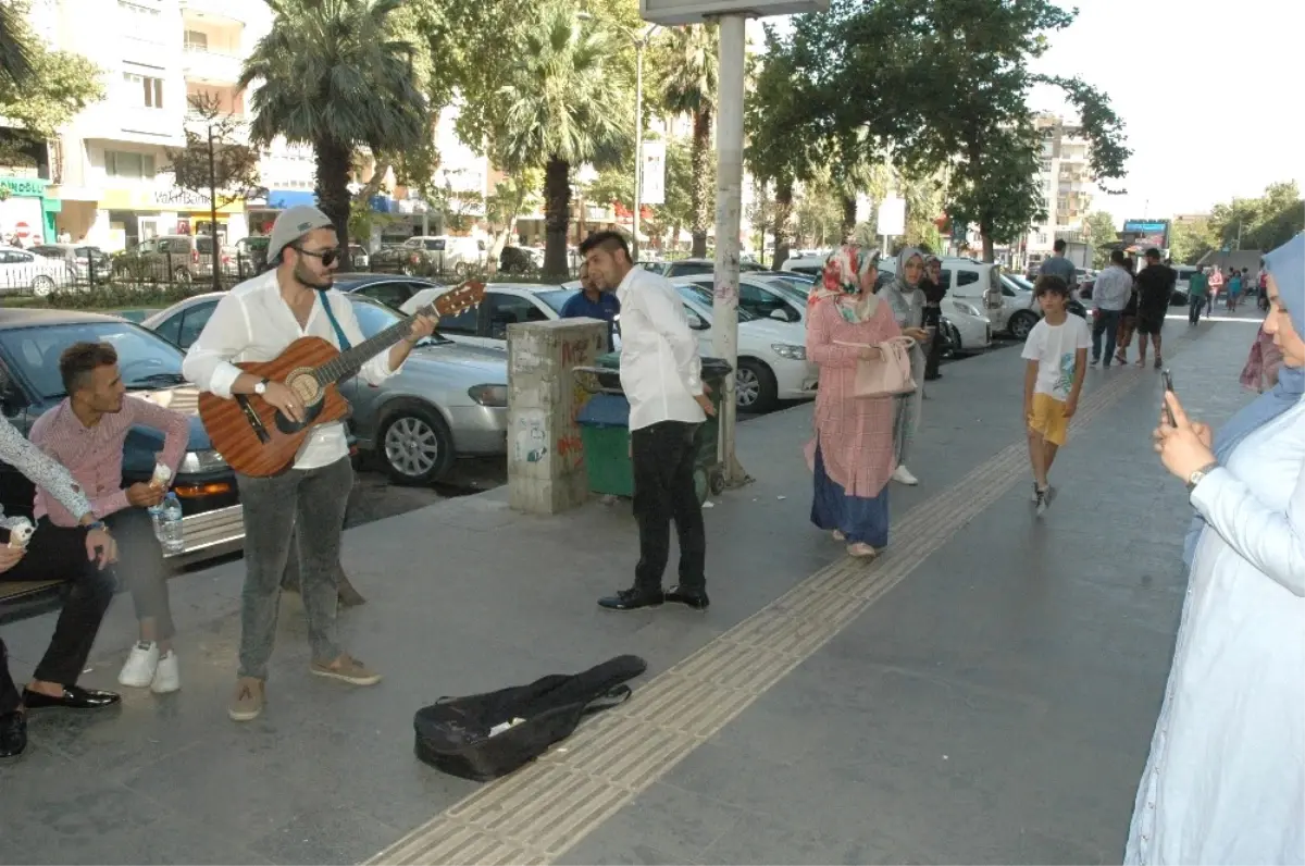 Kurban Kesemeyenler İçin Çaldı, Söyledi