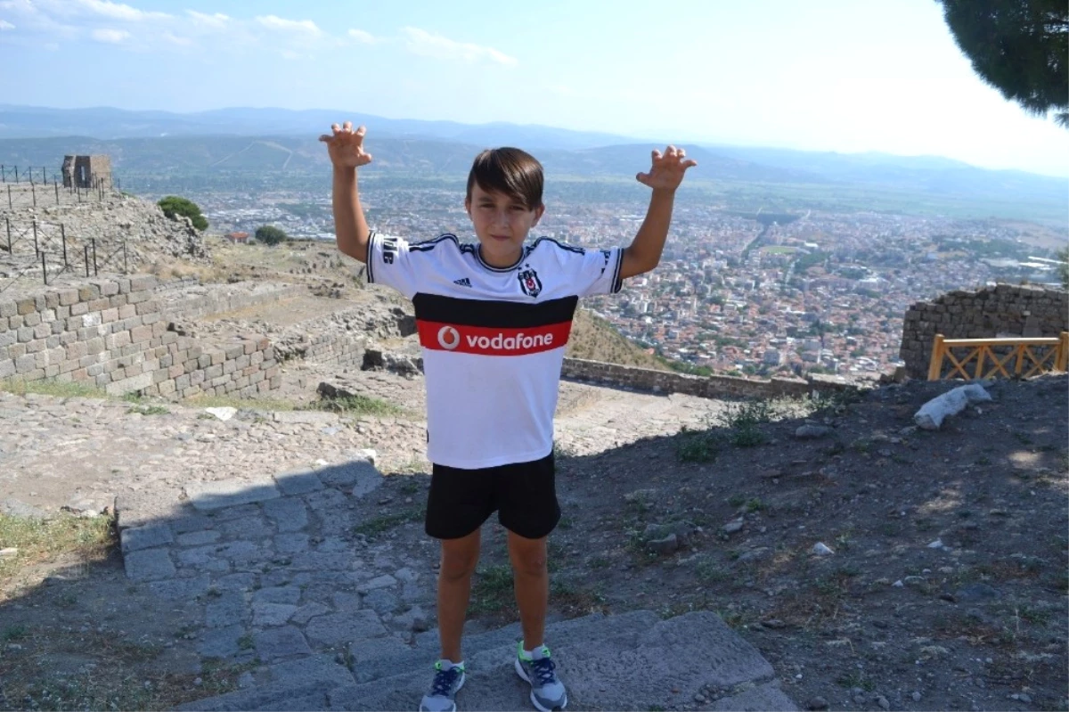 Manisalı 11 Yaşındaki Oyuncu Beşiktaş\'ta Forma Giyecek