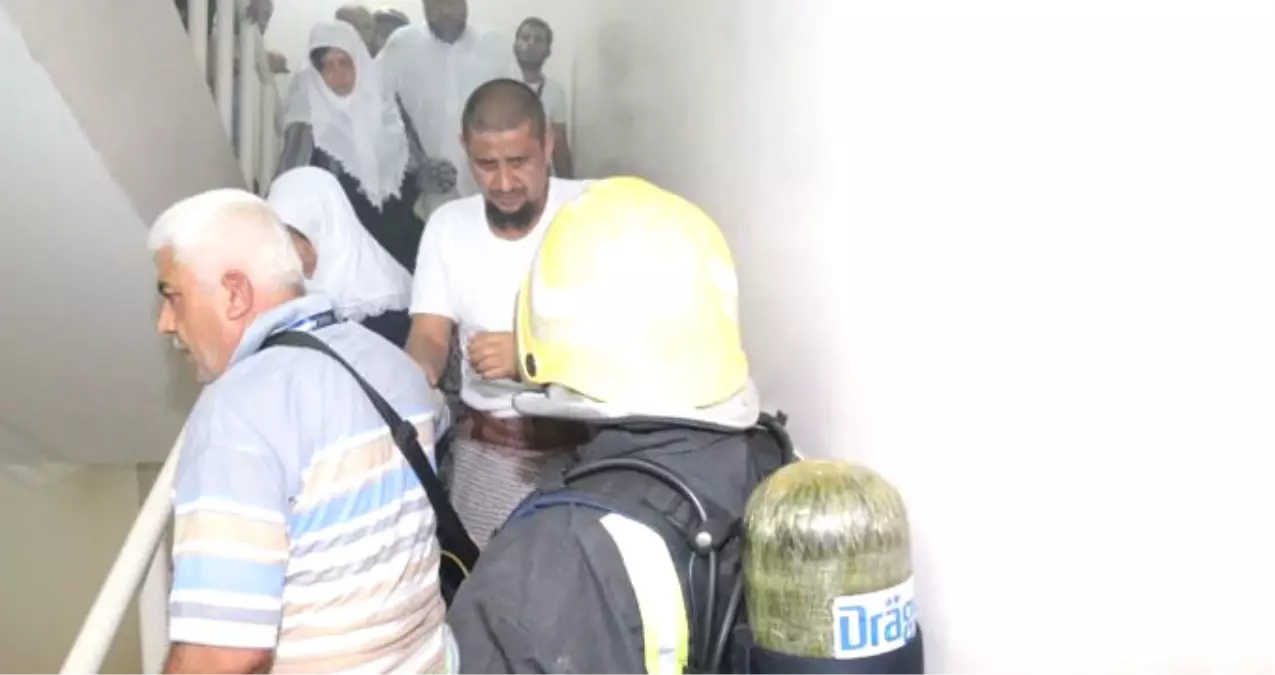 Mekke\'de Türk Hacı Adaylarının Kaldığı Otelde Yangın Çıktı