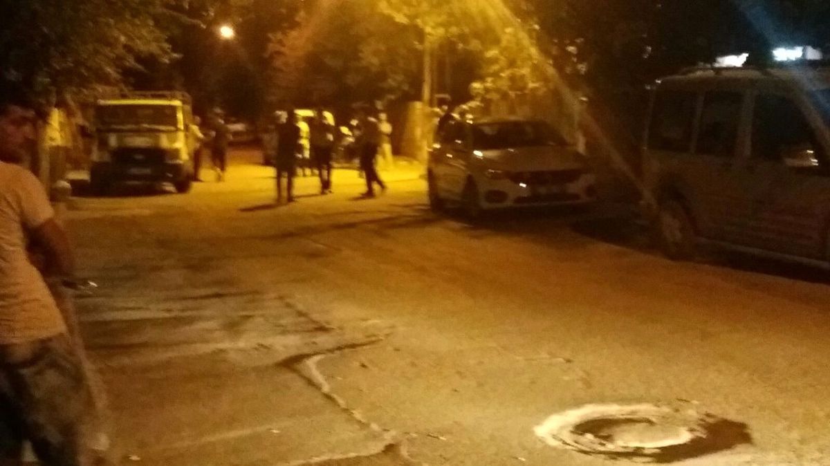 Park Halindeki Araç Kurşunlandı: 1 Yaralı