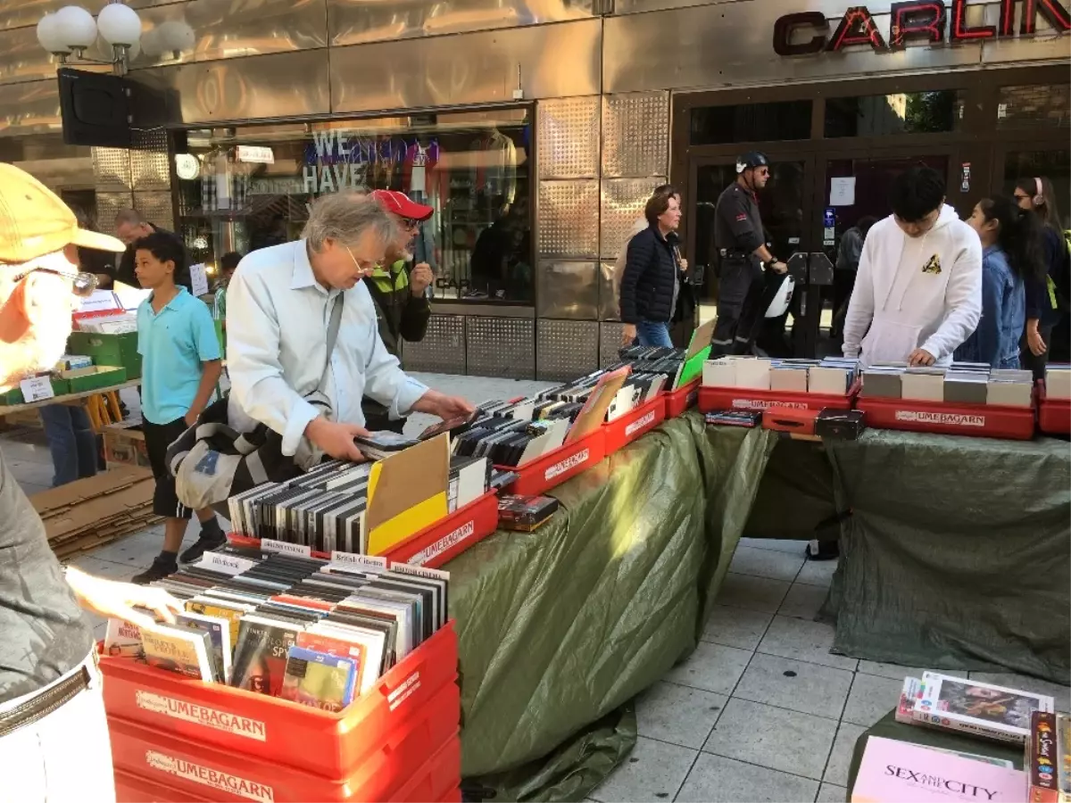 Stockholm\'de Dünyanın En Uzun Kitap Stantları Kuruldu