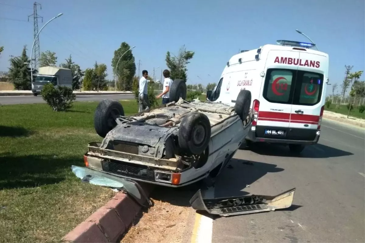 Suriyeli Ailenin Bulunduğu Araç Kaza Yaptı: 4 Yaralı