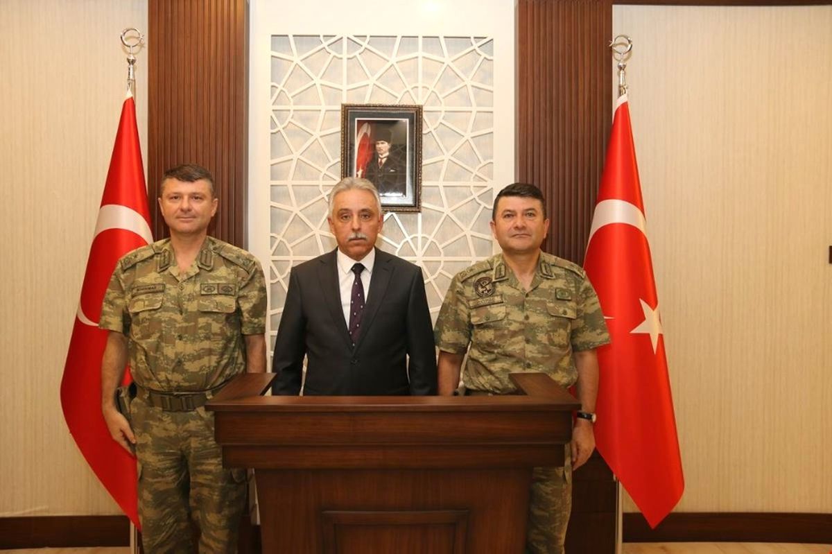 Tuğgeneral Baykal\'dan Vali Toprak\'a Ziyaret