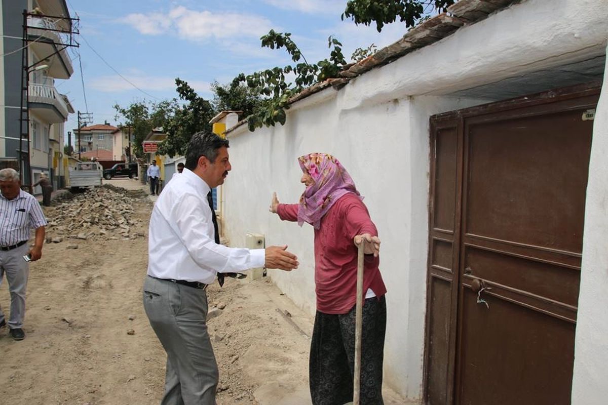 Yaşlı Kadından Başkana: "Ben Ölmeden Önce Burayı Bitirin"