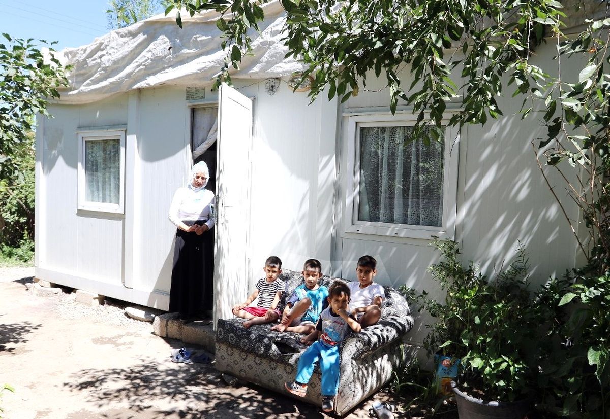 Zeytin Ailesi Konteynerden Kurtuluyor