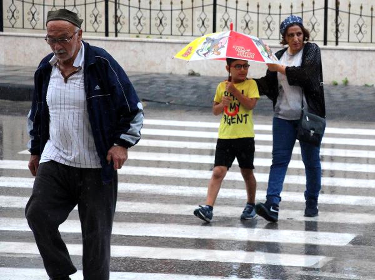 Zonguldaklılar, Yağmura Hazırlıksız Yakalandı