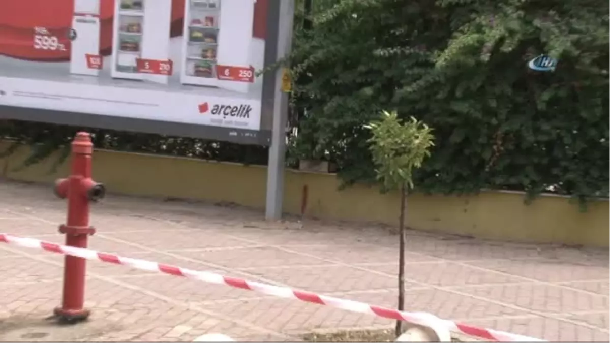 Antalya\'da Şüpheli Ahşap Kutu Fünye ile Patlatıldı