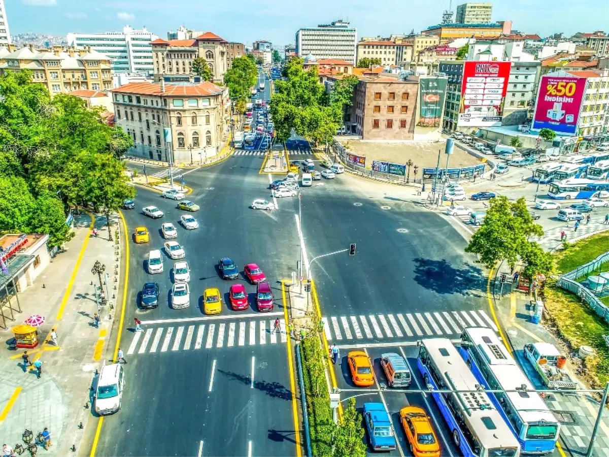 Başkent\'te Asfaltı Yenilenen Caddeler Pırıl Pırıl