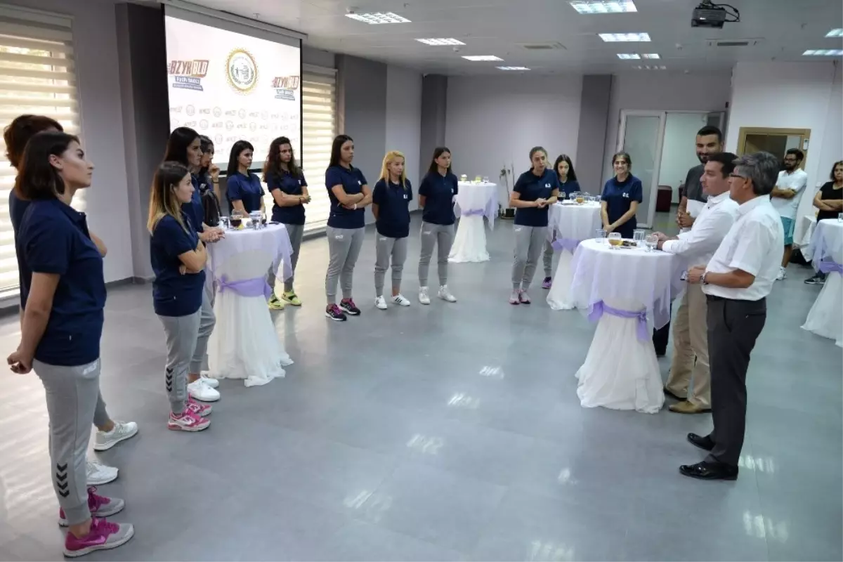 Bozüyük Belediyesi İdman Yurdu Bayan Voleybol Takımı Hazırlıklarını Sürdüyor