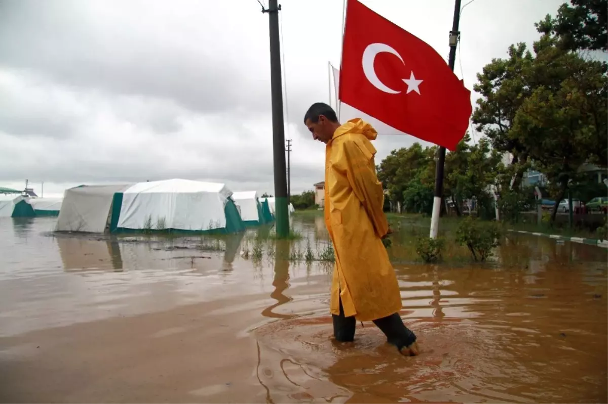 Bursa\'nın Karacabey İlçesi Sular Altında