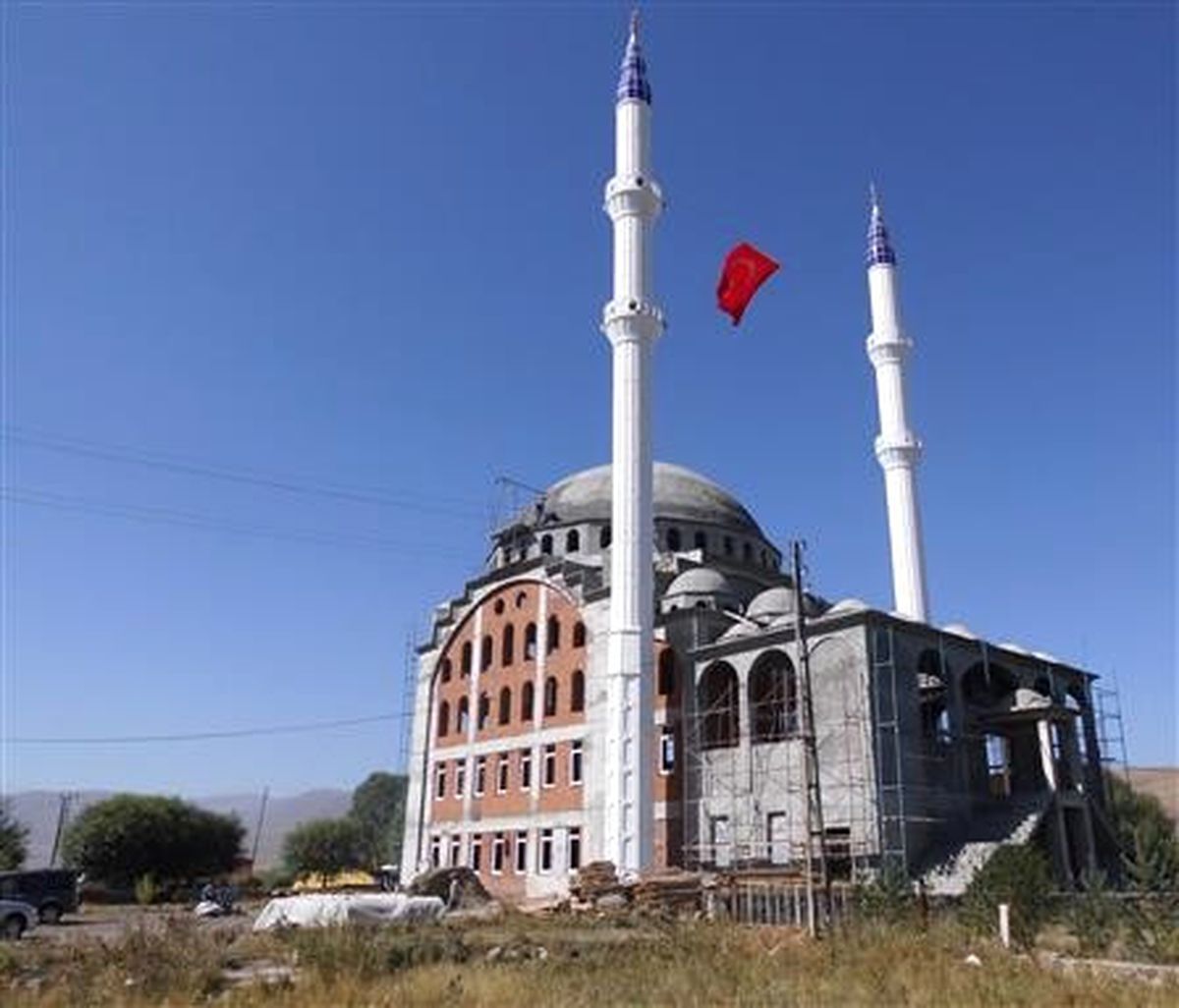 Çıldır Yeni Cami Yapımına Devam Ediliyor