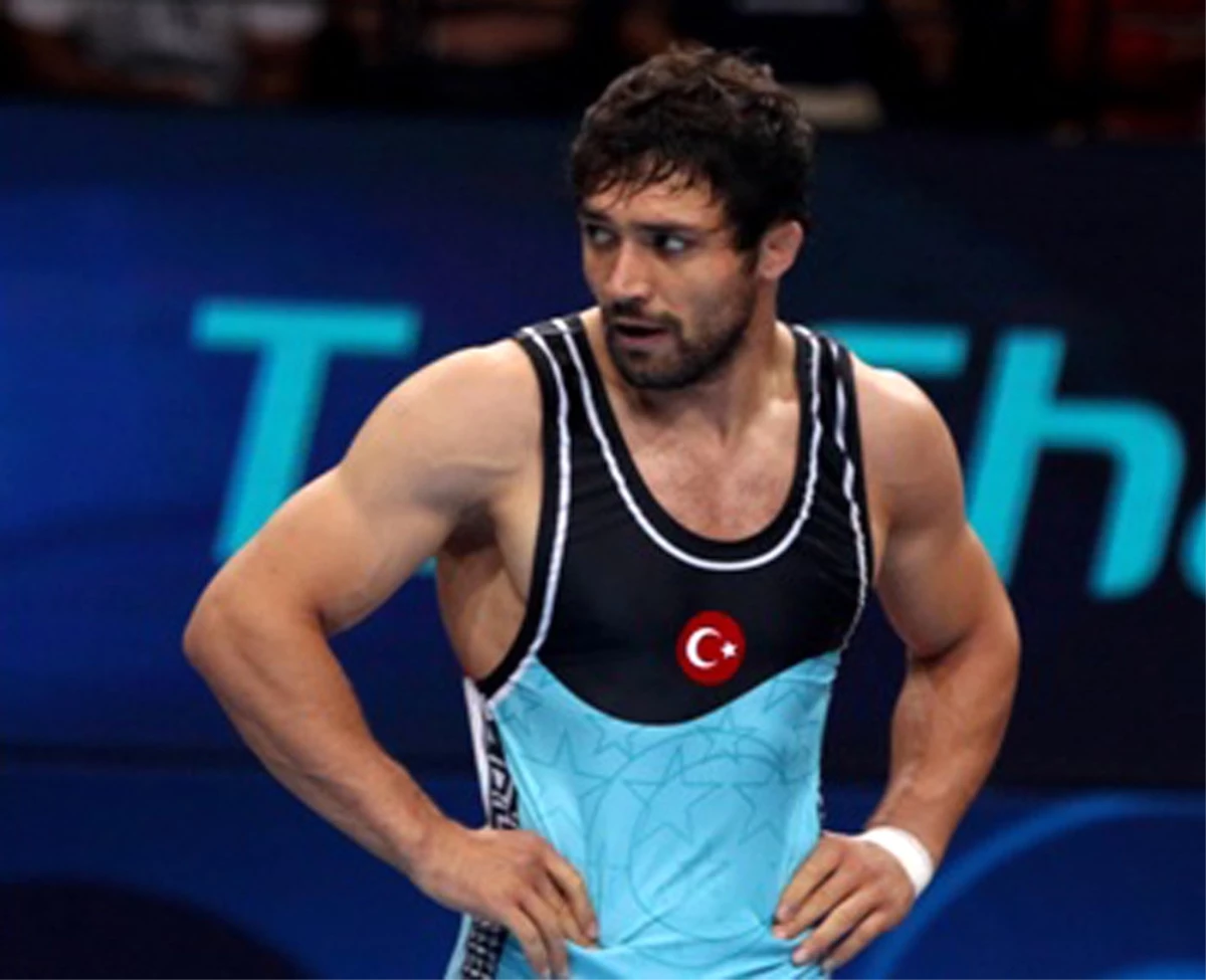 Dünya Grekoromen Güreş Şampiyonası\'nda 66 Kiloda Yarışan Atakan Yüksel, İranlı Mohammad Hossein...