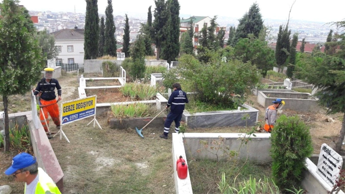 Gebze\'de Mezarlıklarda Çalışmalar Sürüyor