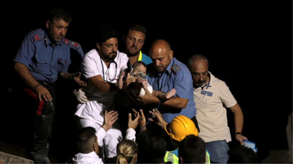 İtalya\'daki Depremden Mucize Kurtuluş! Enkazdan 7 Aylık Bebek Çıkarıldı