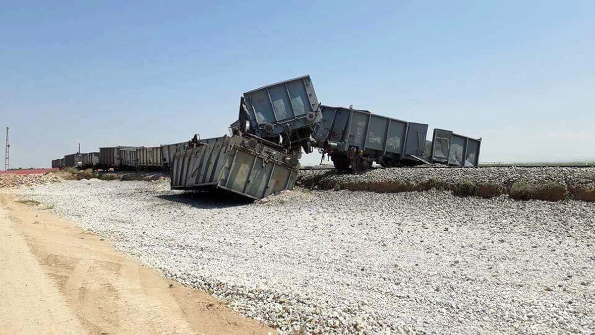 Karaman\'da Yük Treni Raydan Çıktı