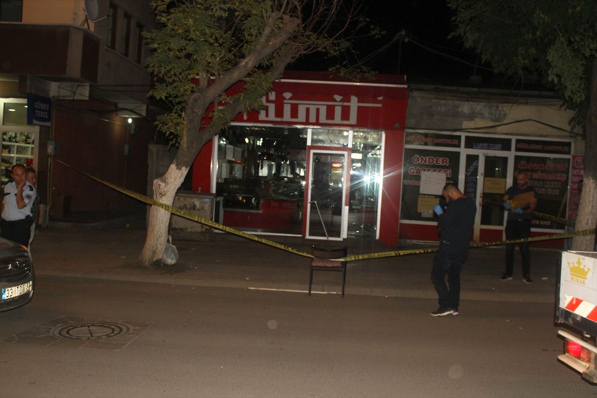 Kars\'ta Satırlı ve Bıçaklı Kavga: 2 Yaralı